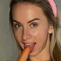 Laura Smile Nude
