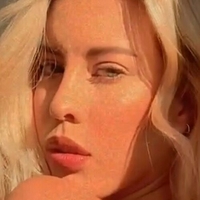 poliamorosaa Nude
